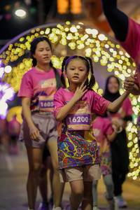 BIB: 1605, 16200
                            <button type="button" onclick="openModal(24741788)" class="btn btn-primary btn-sm float-right btn-popup" data-toggle="modal" data-target=".modal-high-quality">
                        <i class="fas fa-shopping-cart"></i> Add to Cart
                    </button>
                                            <button type="button" onclick="isThisMe(24741788, true)" class="btn btn-success btn-sm float-right btn-popup btn-isme hidden" data-toggle="tooltip" data-placement="bottom" title="นี่คือรูปของคุณใช่ไหม คลิกที่นี่เพื่อเอาเข้าอัลบั้ม">
                        <i class="fas fa-plus"></i> Add to album
                    </button>
                    <button type="button" onclick="isThisMe(24741788, false)" class="btn btn-warning btn-sm float-right btn-popup btn-isnotme hidden">
                        <i class="fas fa-ban"></i> Remove from album
                    </button>